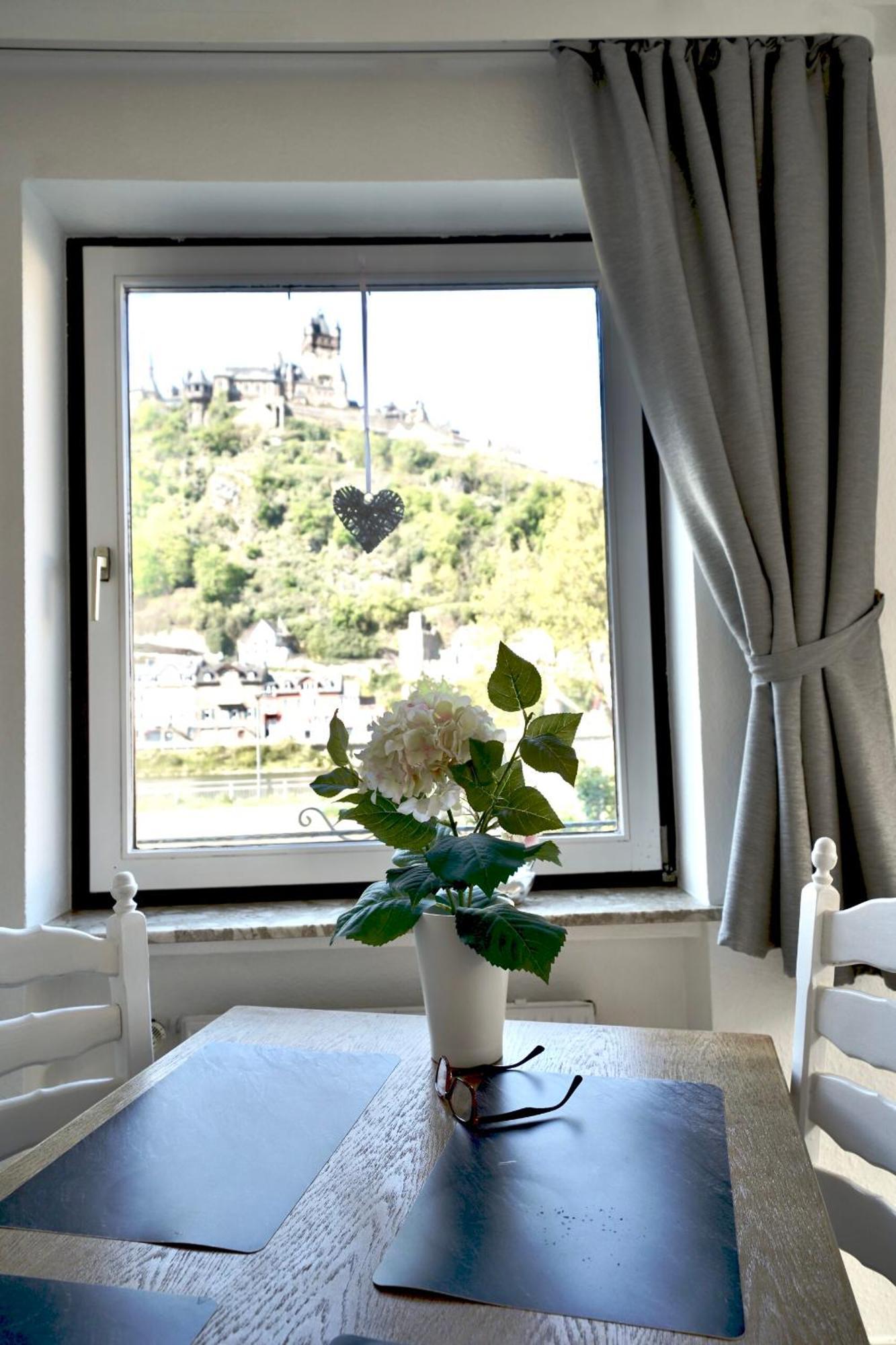 Apartments Haus Daniela Cochem Ruang foto