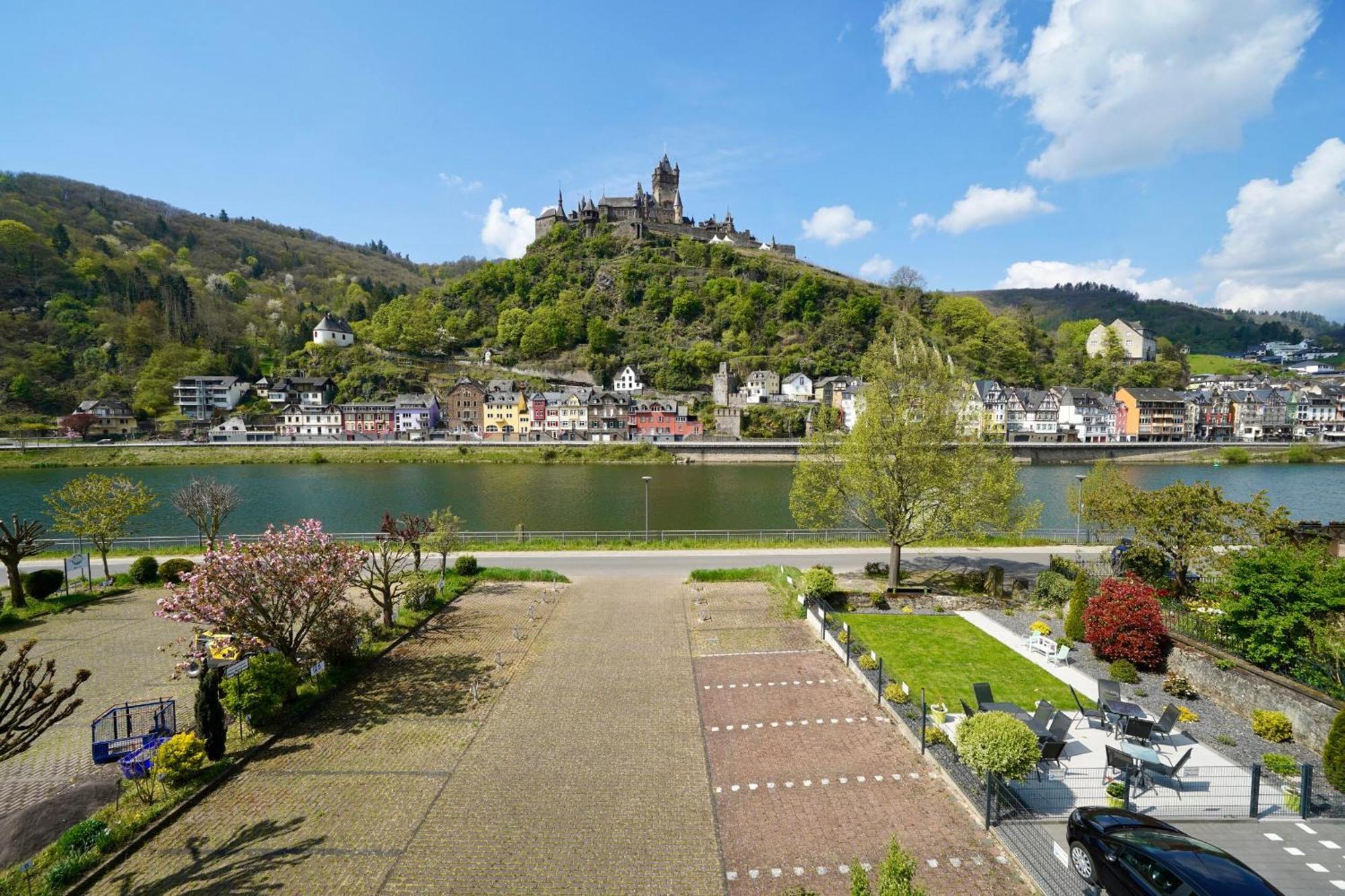 Apartments Haus Daniela Cochem Bagian luar foto