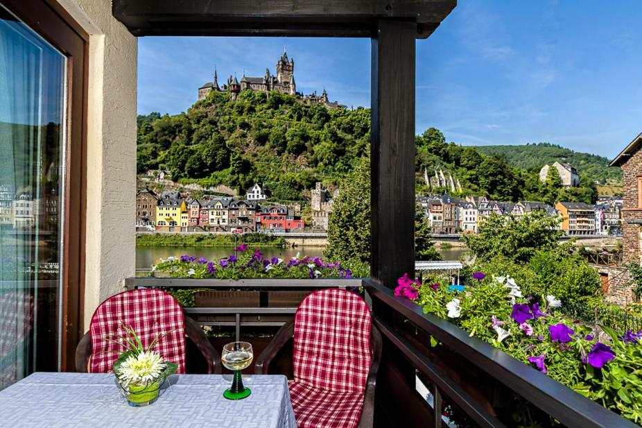 Apartments Haus Daniela Cochem Bagian luar foto